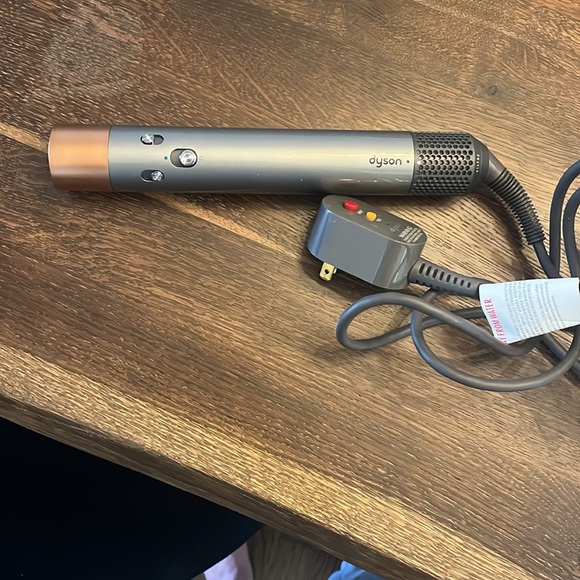 Dyson AirWrap - Picture 2 of 4